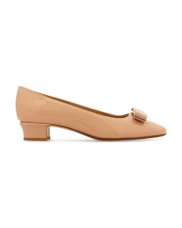 Ferragamo Vara pump in Amaretti